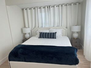 4 bedrooms, iron/ironing board, WiFi, bed sheets - Charming 4-bedroom house in enchanting Sarasota with pool, AC, WiFi (Sarasota)