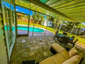 Pool - Charming 4-bedroom house in enchanting Sarasota with pool, AC, WiFi (Sarasota)