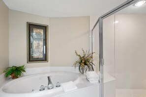 Apartment, 1 King-Bett und Schlafsofa (Palm Beach A23) | Badezimmer
