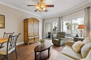 Living area - Palm Beach A23 (Orange Beach)
