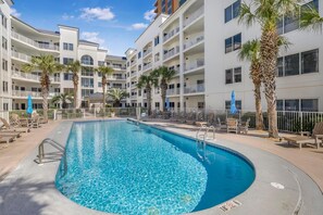 コンドミニアム キングベッド 1 台ソファーベッド付き (Palm Beach A23) | プール | 温水プール