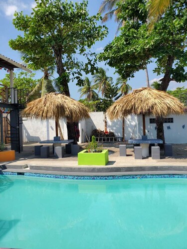 Charming 4-bedroom house with AC and WiFi in delightful La Libertad