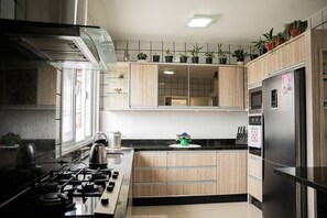 Family House, Mountain View | Private kitchen | Fridge, microwave, cookware/dishes/utensils