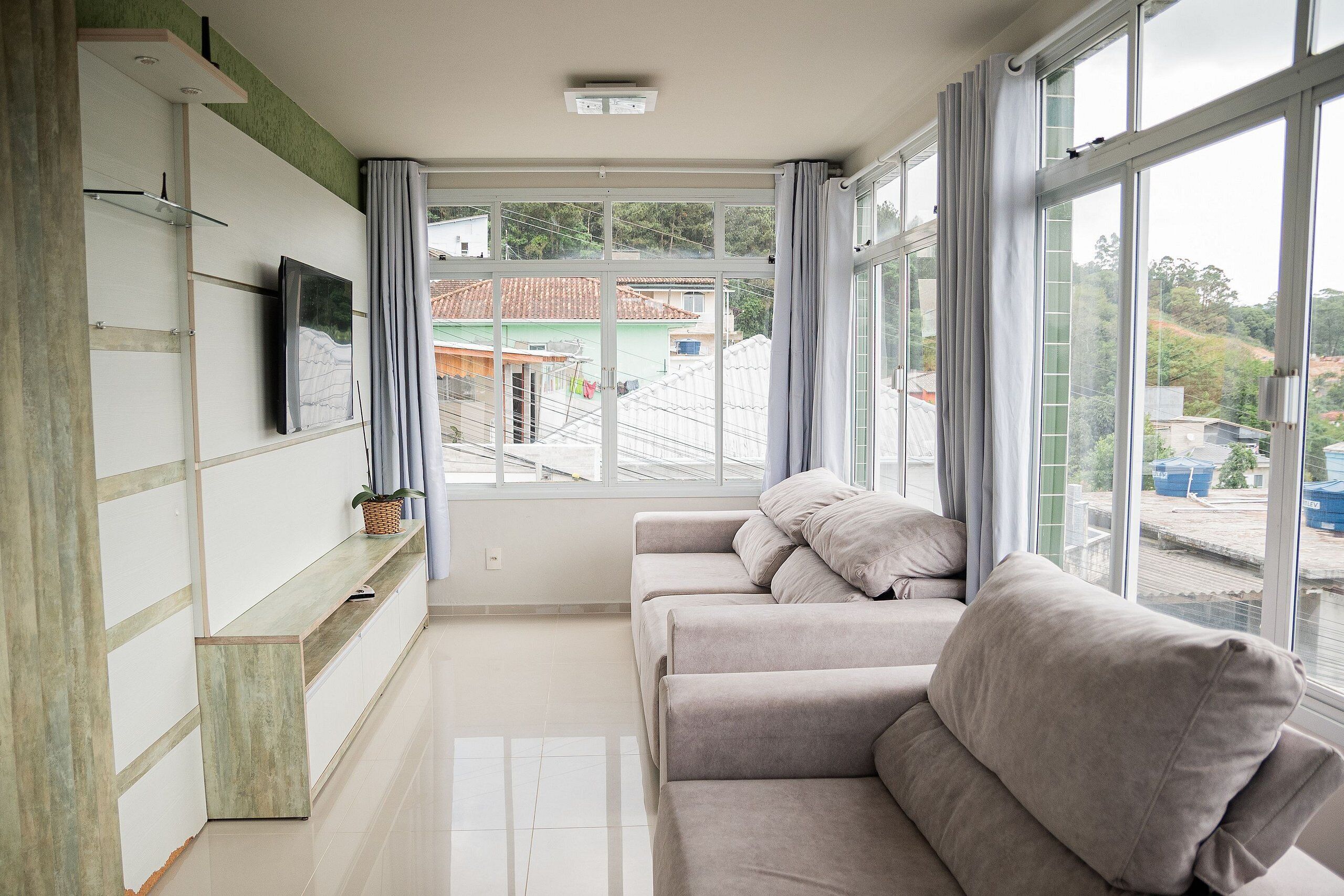 Morada Monte Verde - Florianópolis - SC | Living area | 50-inch Smart TV with cable channels, Netflix, pay movies