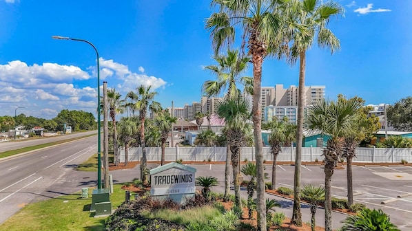 Condo, 1 Queen Bed with Sofa bed (Tradewinds 503) | Property grounds