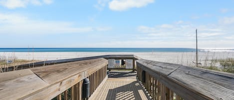 Condo, 1 Katil Ratu (Queen) dengan Katil Sofa (Tradewinds 503) | Pantai | Di pantai