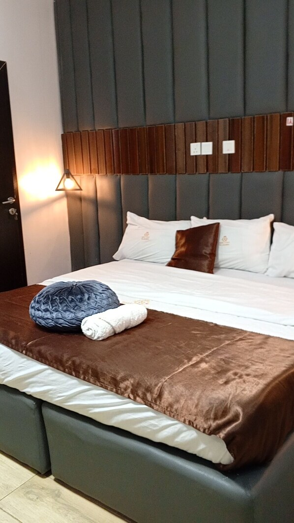 Standaard kamer | Een bureau, een laptopwerkplek, gratis wifi