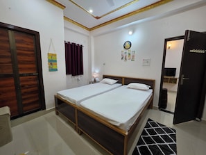 1 bedroom, in-room safe, desk, iron/ironing board