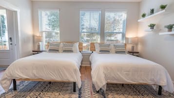 4 makuuhuonetta, silitysrauta/-lauta, internet, vuodevaatteet