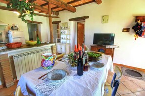 Comfort House, 2 Bedrooms | Dining