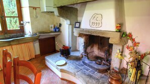 Living room - Rustic Holiday Home in Ortignano With Swimming Pool (Ortignano Raggiolo)