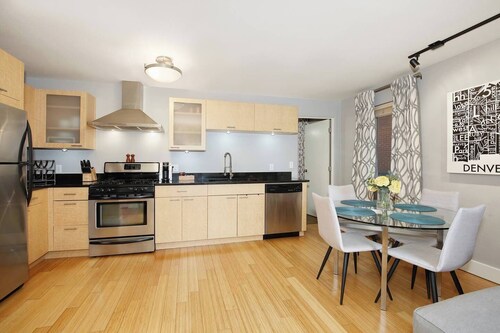 Cozy Condo in West Highlands quiet historic neighborhood. Home away from home!