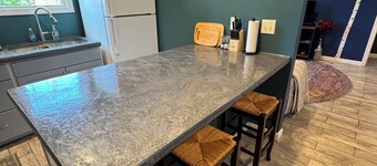 Charming 2-bedroom apartment in superb Bennington with WiFi