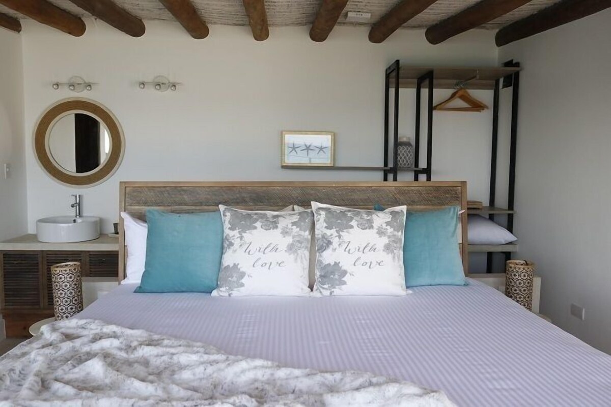 Habitación superior | Minibar, caja fuerte, wifi gratis y ropa de cama