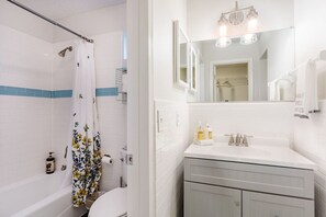 Hair dryer - Entire JAX Beach Bungalow 7 blocks from Ocean (Jacksonville Beach)