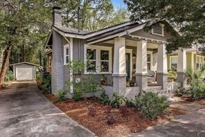 Exterior - San Marco Updated Bungalow-Minutes from Downtown (Jacksonville)