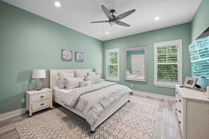 4 chambres, bureau, fer et planche à repasser, lit parapluie