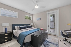 4 bedrooms, desk, iron/ironing board, travel cot - Sunshine Shores Jax Beach (Jacksonville Beach)