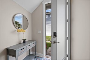 Interior - Sunshine Shores Jax Beach (Jacksonville Beach)