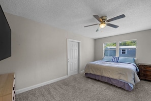4 bedrooms, desk, iron/ironing board, WiFi