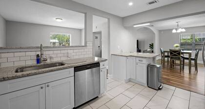 Single Story 4 Bedroom Home Near Downtown Jax