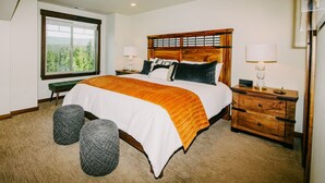 2 bedrooms, desk, iron/ironing board, travel crib