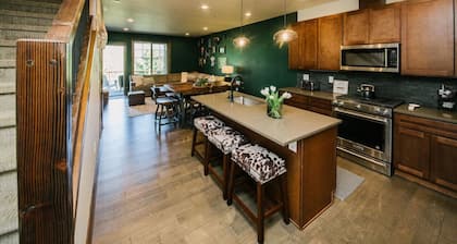 Luxe Townhouse in the Pines