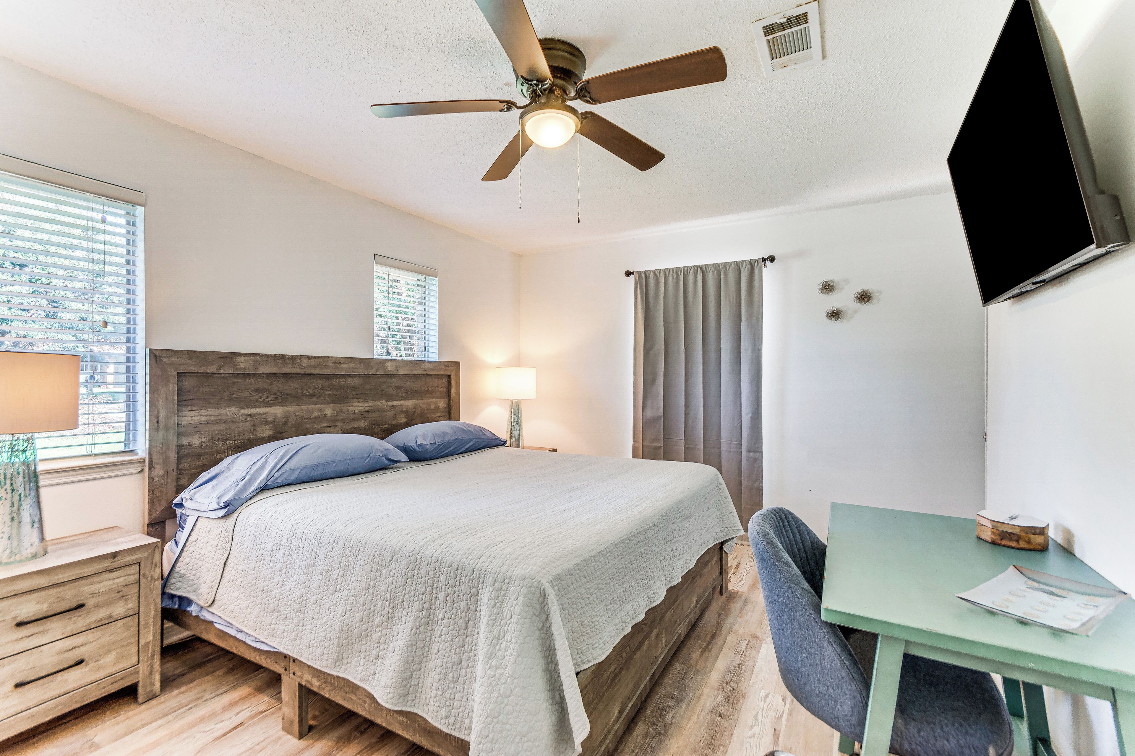 3 bedrooms, desk, iron/ironing board, WiFi