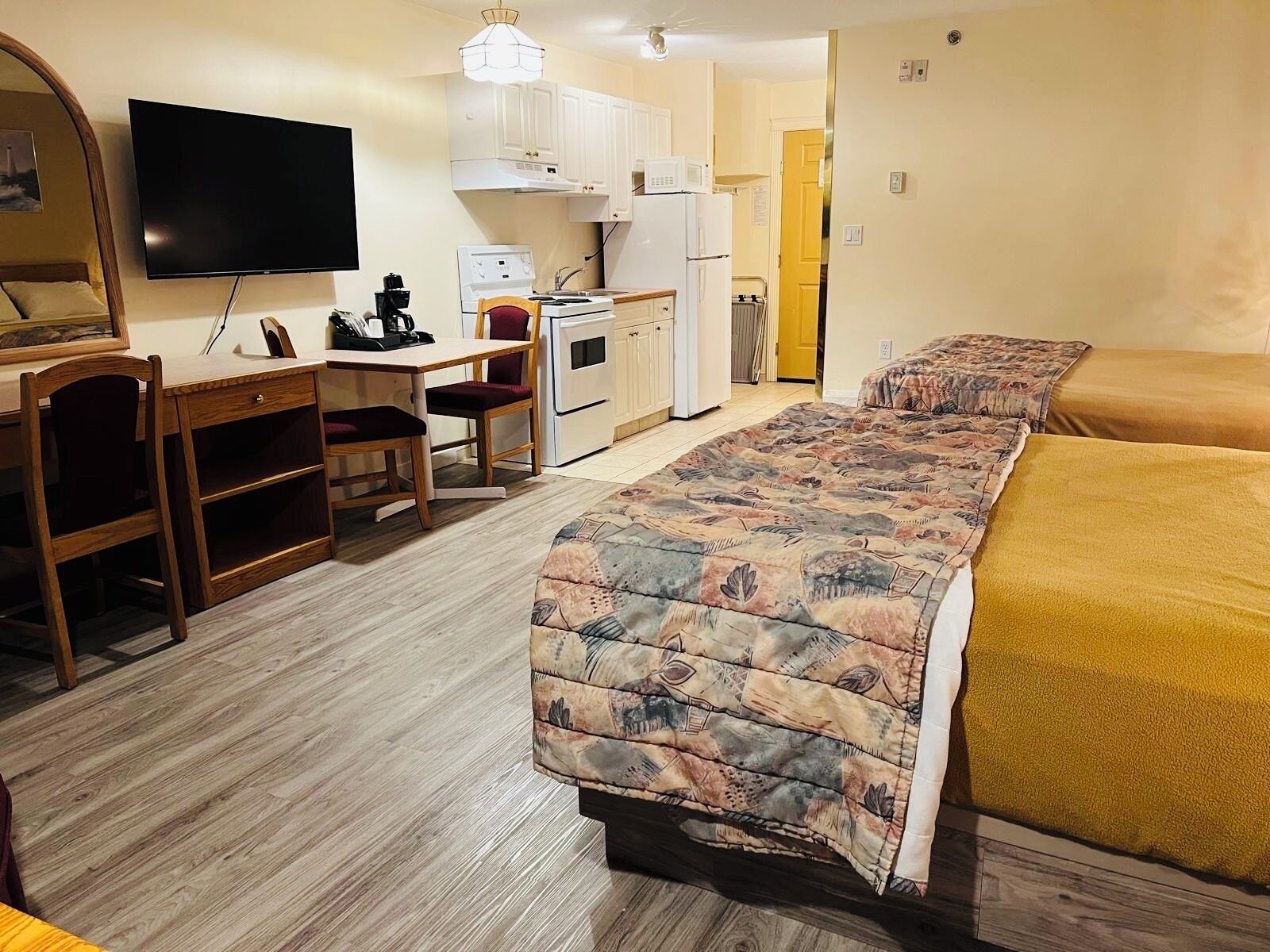 Single Room, 2 Queen Beds, Kitchenette | Living area | 35-inch Smart TV with cable channels