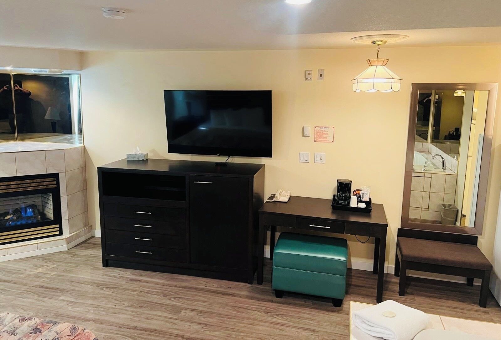 Suite, 1 très grand lit | Accès au Wi-Fi (inclus), literie fournie