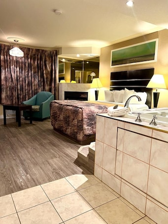 Suite, 1 Queen Bed. Western Budget Plus Red Deer East