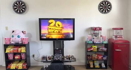 Deluxe 2BD Movie Lounge Unit in Port Dover
