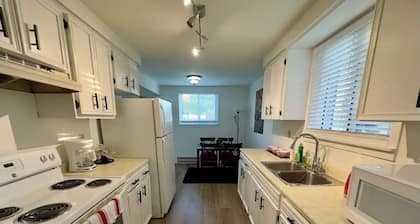 Deluxe 2BD Movie Lounge Unit in Port Dover