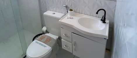 Appartement, 1 lit double, cuisine | Salle de bain