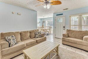 TV, fireplace - < 1 Mi to Ocean: North Myrtle Beach Home w/ Grill! (North Myrtle Beach)