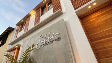 Vista frontal de la propiedad