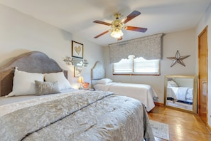 3 bedrooms, iron/ironing board, WiFi, bed sheets - 5 Mi to Trussville: Birmingham Home w/ Balcony (Birmingham)