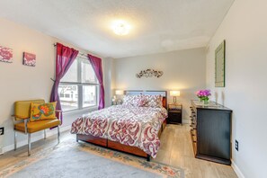 3 bedrooms, desk, iron/ironing board, internet - 4 Mi to Dtwn: Family Home in Buffalo (Buffalo)