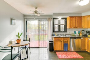 Fridge, microwave, stovetop, dishwasher - 4 Mi to Dtwn: Family Home in Buffalo (Buffalo)