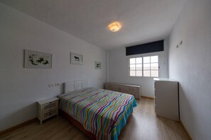 2 bedrooms, bed sheets - Serene 2-bedroom apartment with AC in charming Verona (Verona)