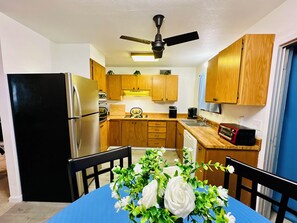 Private kitchen - Fortuna Desert Hideaway Super Fast WiFi Sleeps 8 (Yuma)