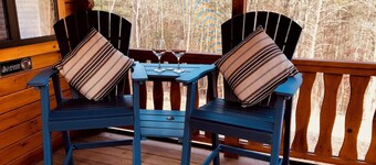 Luxury Tiny-House in the Woods with Private Finnish Sauna at Watts Bar Lake!