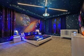 7 soverom, reiseseng for barn og wi-fi