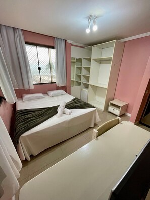 Chambre Confort double | Bureau, espace de travail pour ordinateurs portables