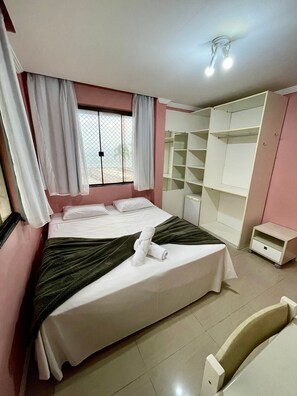 Comfort Double Room | Desk, laptop workspace, free WiFi - Webi Coliving - Coqueiros (Florianópolis)