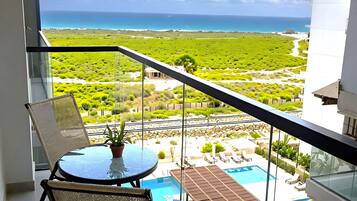 Basic Apartment | Outdoor dining