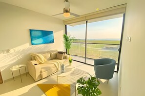 Căn hộ dành cho gia đình | Khu phòng khách | TV màn hình phẳng 