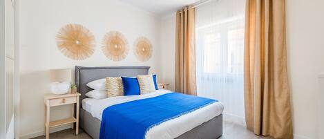 3 slaapkamers, een strijkplank/strijkijzer, gratis wifi, beddengoed