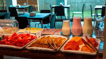 TĂ€gliches inbegriffenes FrĂŒhstĂŒcksbuffet