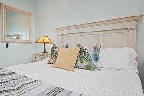 4 bedrooms, in-room safe, desk, iron/ironing board
